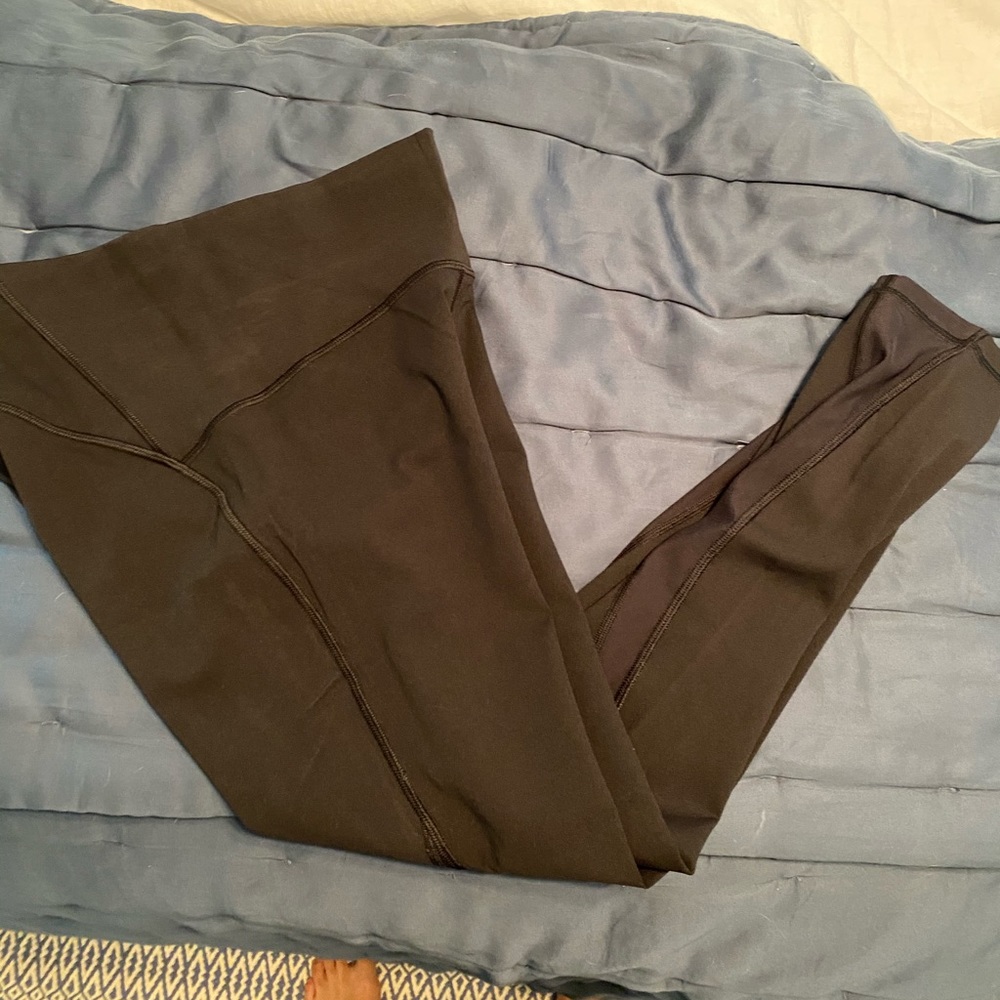 Lululemon black train times size 8